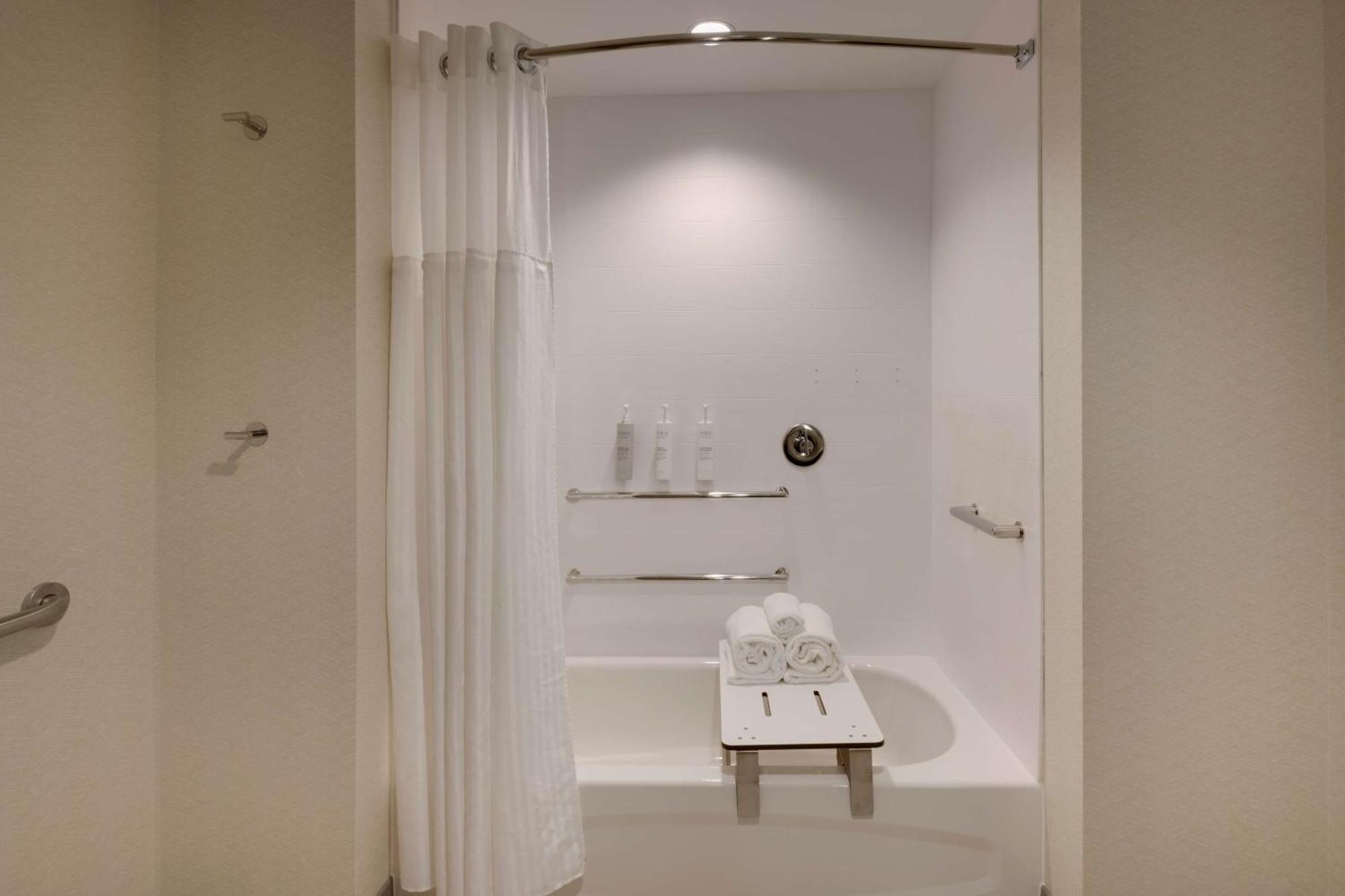 Hilton Garden Inn Haymarket Kültér fotó